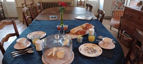 Les Marches Bed & Breakfast | Château La Violette