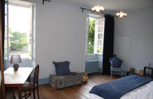 Les Marches Bed & Breakfast | Château La Violette