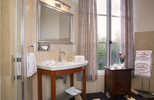 Sepmes Hotel | Château Laroche-Ploquin