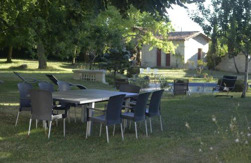Labarde House | Château Rosemont - Grande maison familiale campagne dans le Médoc avec piscine et tennis à 15 mn Bordeaux