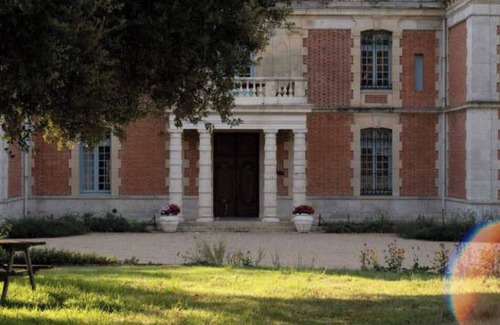 Fajolles Apartment | Château Stay – 1BR/4P with Pool & Park Access