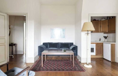 Fajolles Apartment | Château Stay – 1BR/4P with Pool & Park Access