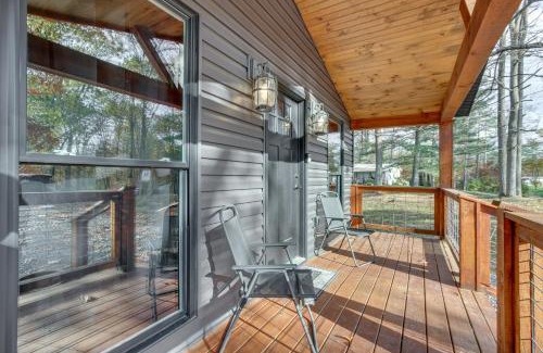 Glouster House | Chène Cottage Near Burr Oak Lake and Trailheads!