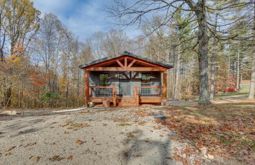 Glouster House | Chène Cottage Near Burr Oak Lake and Trailheads!