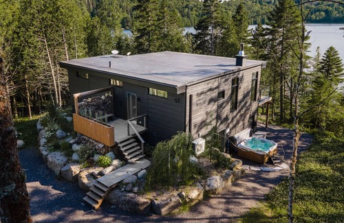Sainte-Lucie-des-Laurentides Ski Chalet | Chalet Balétor Luxury waterfront chalet, quiet lake, hot tub