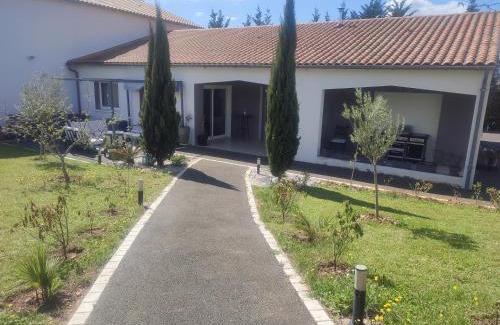 Saint-Georges-les-Baillargeaux House | Charmante maison près du Futuroscope