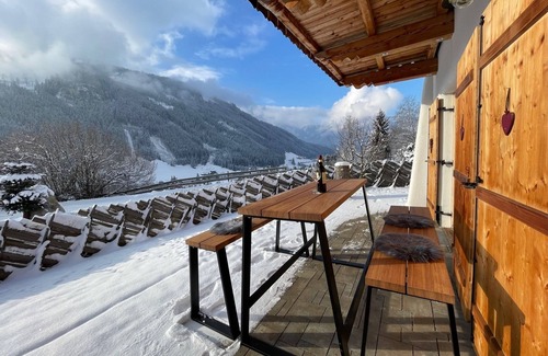 Schonbach Ski Chalet | Chalet "Das Zwölferl" - Arrive and feel good - with e-charging station