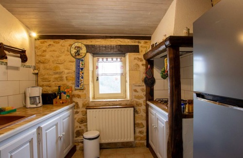 Les Eyzies Cottage | Charming Stone House with Terrace, Garden & Wifi Near Prehistoric Sites in Les Eyzies-de-Tayac