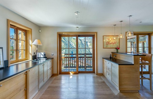 Beranger Ski Chalet | Chalet Stable - Six Bedroom Chalet, Sleeps 12