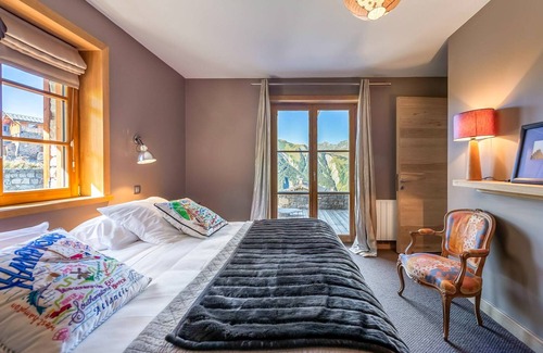Beranger Ski Chalet | Chalet Stable - Six Bedroom Chalet, Sleeps 12