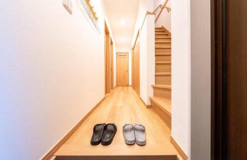 Naniwa Apartment | Chaco 通天閣横の新築戸建て 4寝室 3バスルーム ルーフトップガーデン