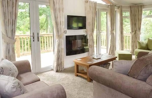 Black Torrington Cottage | CHAFFINCH LODGE, pet friendly in Sheepwash