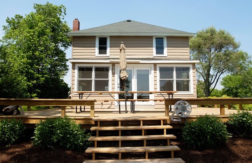 Waupaca House | Chain O' Lakes Homes for large multi-family groups, Sleeps 19
