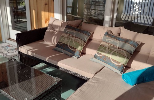 Greenville Cottage | Chain of Lakes Cottage: Sandy Beach and Sunset View