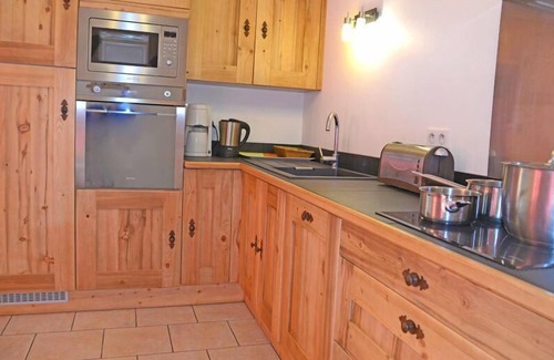 Le Bettaix Ski Chalet | Chalet, 350m from ski slopes, sauna, balcony, fireplace or stove, parking, tv, ski locker, 140m²
