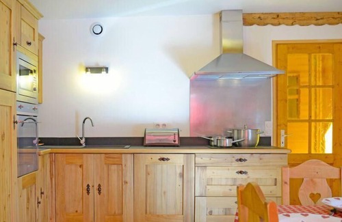 Le Bettaix Ski Chalet | Chalet, 350m from ski slopes, sauna, balcony, fireplace or stove, parking, tv, ski locker, 140m²