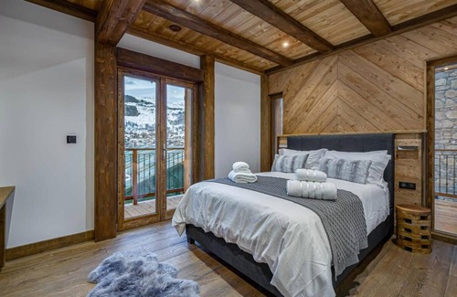Les Belleville Ski Chalet | Chalet, wifi, view open, sauna, fireplace or stove, parking, tv, ski locker, 330m²