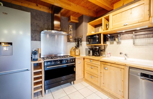 La Toussuire Ski Chalet | Chalet 'Le Jardin D'hiver' with Mountain View, Private Terrace and Wi-Fi