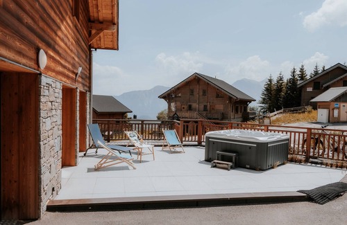 La Toussuire Ski Chalet | Chalet 'Salt Lake' with Mountain View, Private Terrace and Wi-Fi
