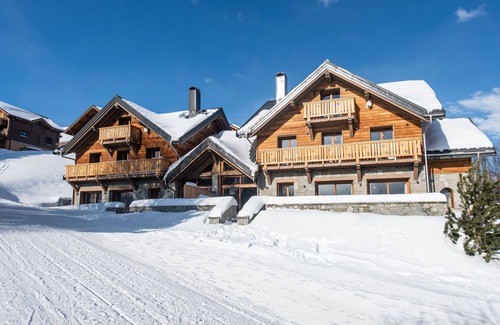 La Toussuire Ski Chalet | Chalets de Cœur - chalet KIERA from 100m to the slopes with swimming pool