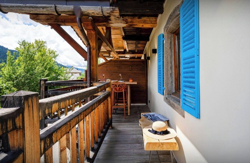 Saint-Nicolas-la-Chapelle Apartment | Chalet Belle Source B - Cosy stay for 6 - 12km from Megève - OVO Network