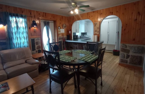 Saint Zenon Ski Chalet | Chalet à Louer, Bord de Lac, Saint-zénon, Lanaudière, Canada