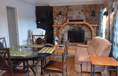 Saint Zenon Ski Chalet | Chalet à Louer, Bord de Lac, Saint-zénon, Lanaudière, Canada
