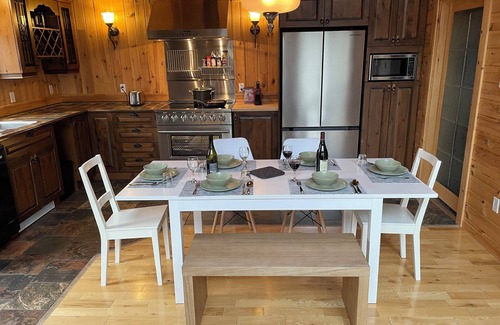 Baie-St-Paul Ski Chalet | Chalet à proximité du village de Baie St-Paul, dans un secteur paisible.