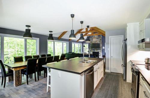 Stoneham Ski Chalet | Chalet 04 Chemin Blanc by Les Chalets Alpins