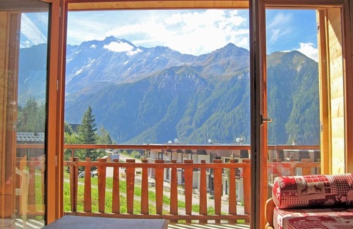 Plan Peisey Ski Chalet | Chalet, 100m from ski slopes, balcony, fireplace or stove, parking, tv, ski locker, 110m²