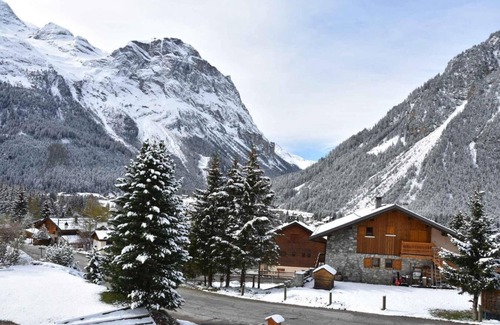 Pralognan-la-Vanoise Ski Chalet | Chalet, 10m from ski slopes, terrace, balcony, parking, tv, ski locker, 200m², Pralognan-la-Vanoise