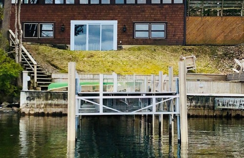 Memphremagog Regional County Municipality Ski Chalet | Chalet - 125 ft lake front Lac Memphremagog w/2 docks - 7 beds w/guest house