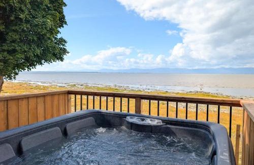 Cap-Saint-Ignace House | Chalet #14 Waterfront with Spa Fireplace WiFi & AC