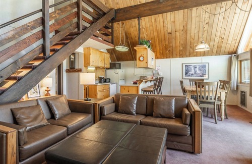 Mammoth Lakes Ski Chalet | Chalet #15, Charming Ski in/Ski Out Steps to the