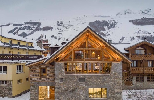 Les Deux Alpes Ski Chalet | Chalet, 150m from ski slopes, fitness, sauna, terrace, fireplace or stove, tv, 260m², Les 2 Alpes