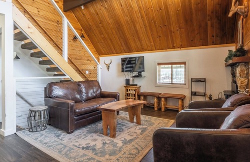 Mammoth Lakes Ski Chalet | Chalet #19, Closest Chalet to the Gondola 5 Bedroo