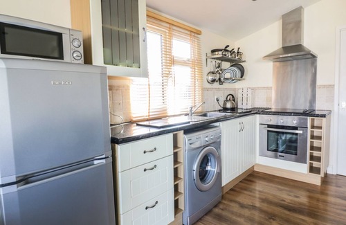 Padstow Cottage | CHALET 216- THE BEACH RETREAT, family friendly in St Merryn
