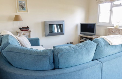 Padstow Cottage | CHALET 216- THE BEACH RETREAT, family friendly in St Merryn