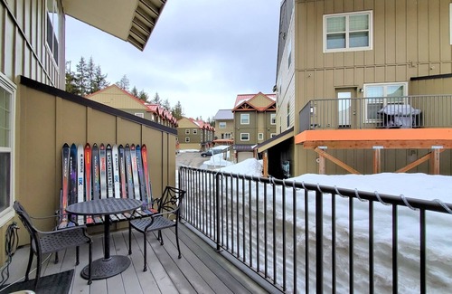 Government Camp Ski Chalet | Chalet 25 at the Official Collins Lake Resort