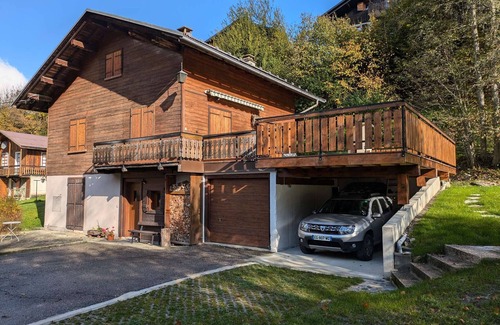 Beaufort Ski Chalet | Chalet 3* au pied des pistes à Arêches, 100m², 8 pers, 4 ch, cheminée, terrasse, parking, wifi