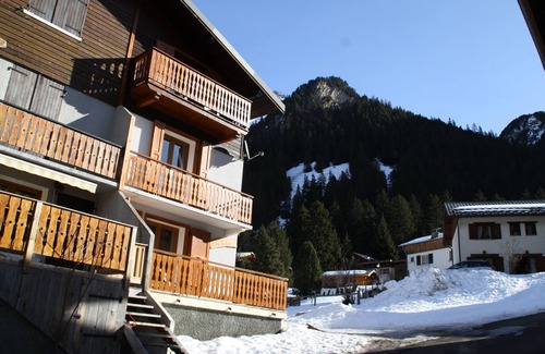 Pralognan-la-Vanoise Ski Chalet | Chalet 3 * for family holidays in summer and winter mountain