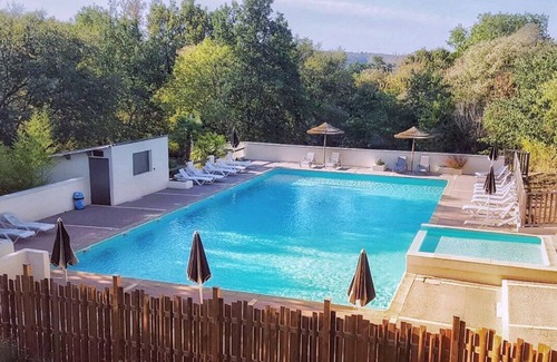 Montreal Ski Chalet | Chalet 3, la clé des champs with swimming pool, summer entertainment and beautiful view