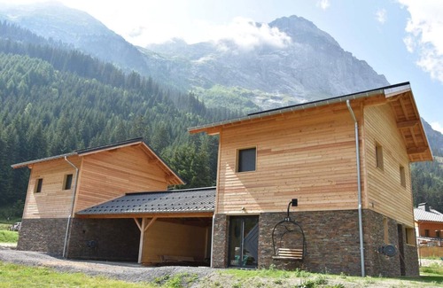 Pralognan-la-Vanoise Ski Chalet | Chalet, 300m from ski slopes, Ground floor, parking, ski locker, 85m², Pralognan-la-Vanoise