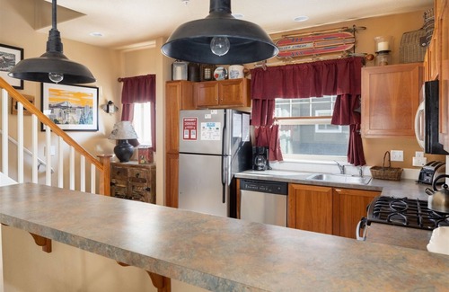 Government Camp Ski Chalet | Chalet 33 at the Official Collins Lake Resort