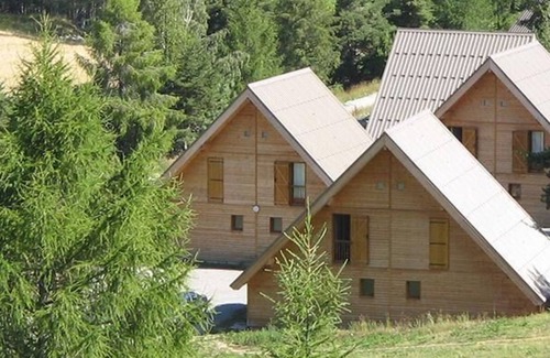 La Joue du Loup Ski Chalet | Chalet, 350m from ski slopes, view mountain, fitness, terrace, parking, tv, ski locker, 43m²
