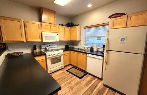 Government Camp Ski Chalet | Chalet 36 at the Official Collins Lake Resort