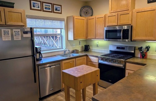 Government Camp Ski Chalet | Chalet 47 at the Official Collins Lake Resort