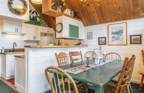 Mammoth Lakes Ski Chalet | Chalet #6, Charming Cabin Perfect Location steps t