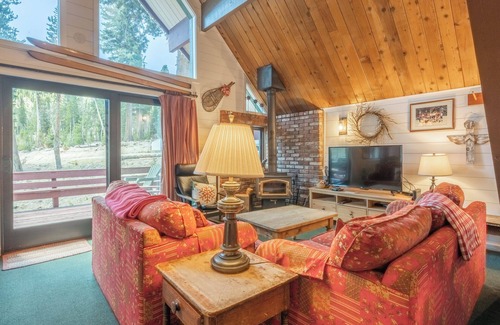 Mammoth Lakes Ski Chalet | Chalet #6, Charming Cabin Perfect Location steps t