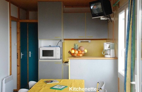 Blavignac Ski Chalet | Chalet '6 Personnes Iris Weekend price' with Mountain View, Shared Pool and Wi-Fi